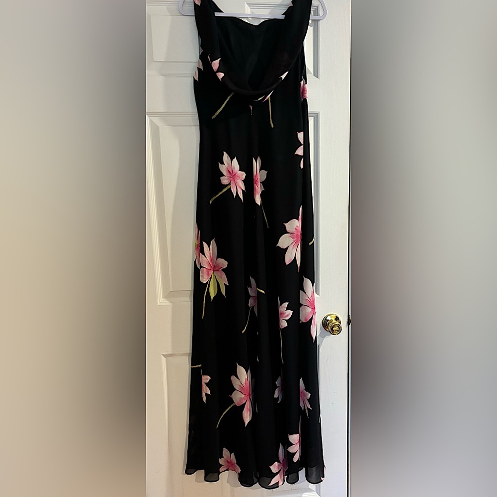 Beautiful Dress! - Picture 11 of 15